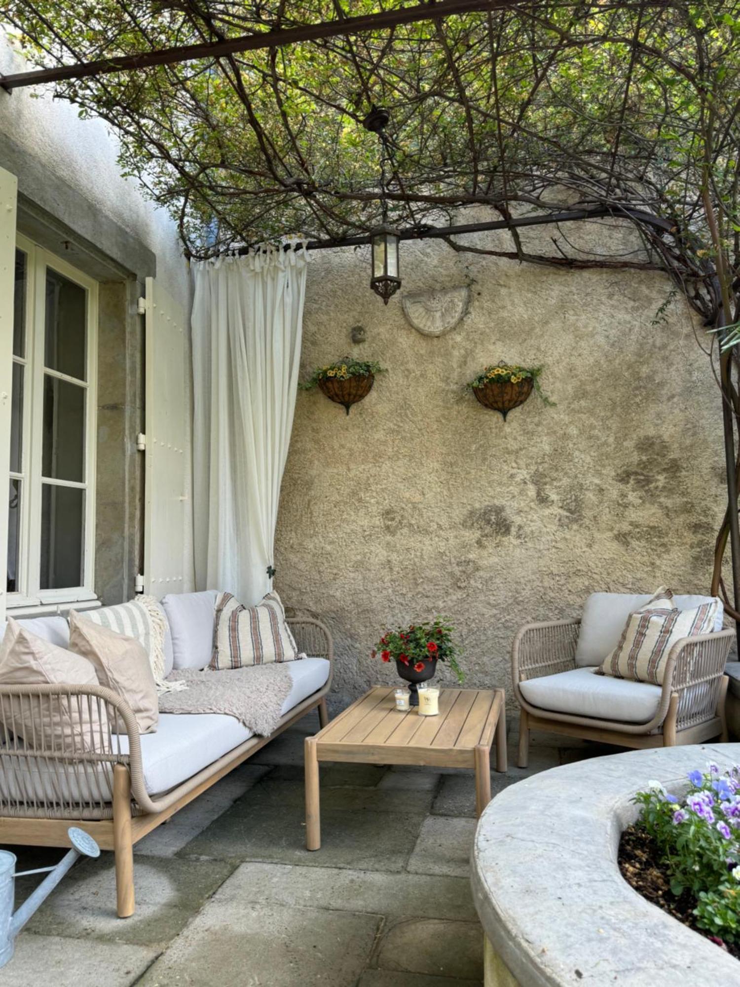 Le Patio Des Senteurs Bed and Breakfast Verzeille Exteriör bild