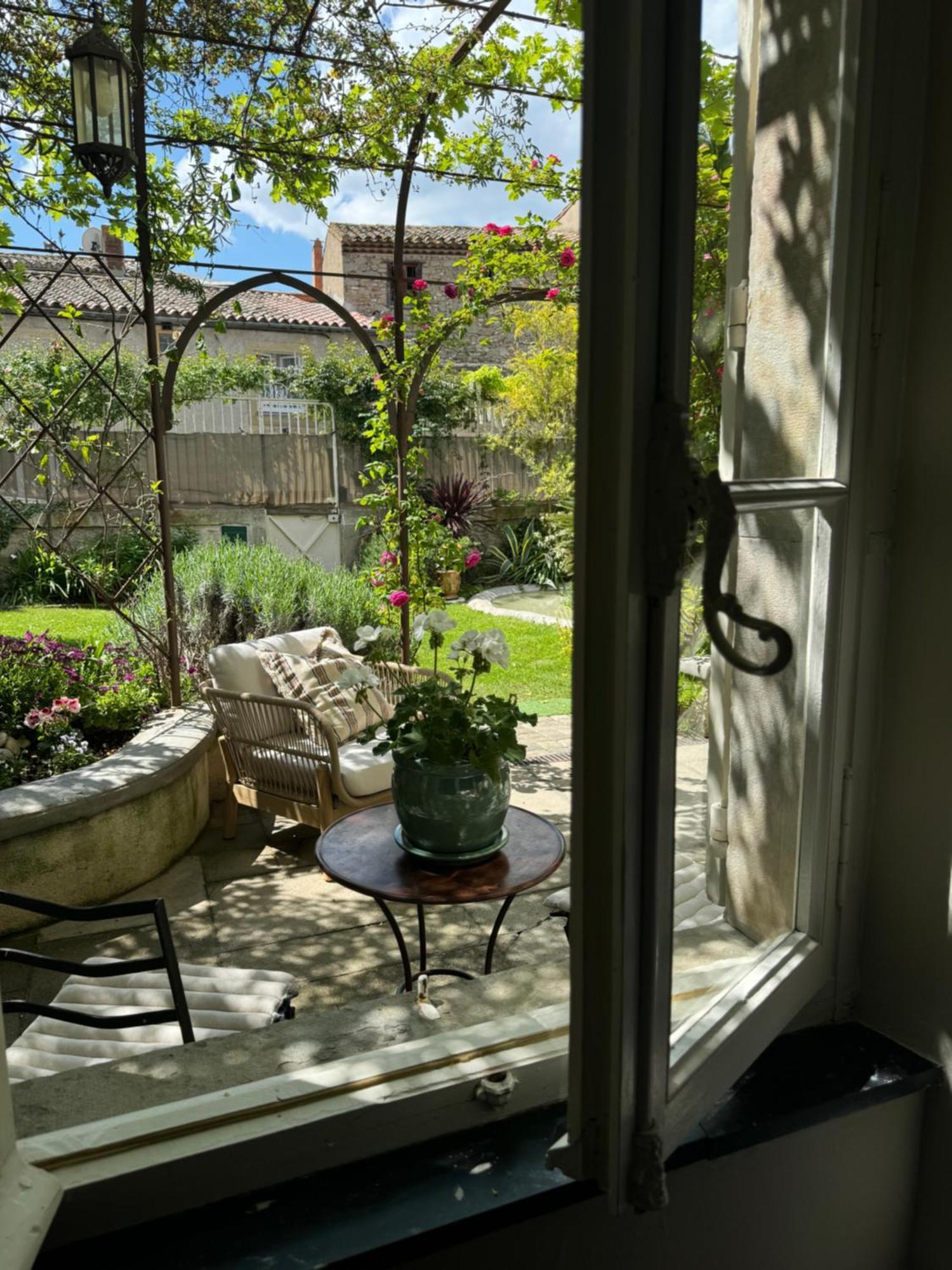 Le Patio Des Senteurs Bed and Breakfast Verzeille Exteriör bild