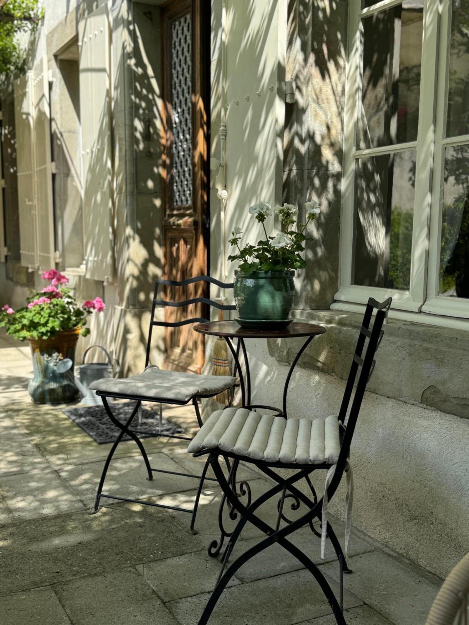 Le Patio Des Senteurs Bed and Breakfast Verzeille Exteriör bild